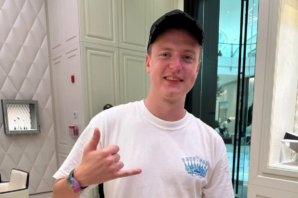 Mellstroy smiling in white t-shirt