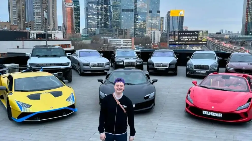Меллстрой с роскошными спортивными автомобилями